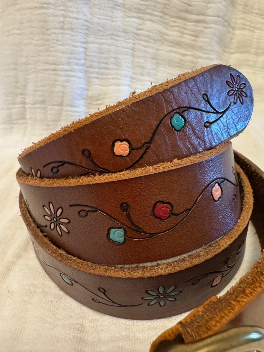 Levi's Brown Leather Floral-Printed Belt with Brass Oval Buckle Size 36 - Picture 2 of 9